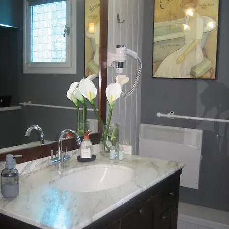 Les Pierres Blanches Bed & Breakfast