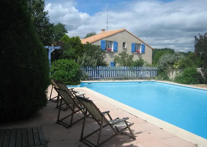 Bed and breakfast Les Pierres Blanches 3*
